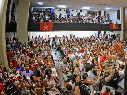 Lula em ato pela Petrobras.