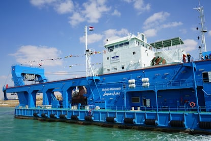 Trabajos de ampliación del canal de Suez.