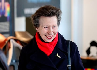 La Princesa Ana de Inglaterra visita el Centro Ecuestre de Addington en marzo de 2020.