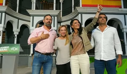 Santiago Abascal junto a Giorgia Meloni