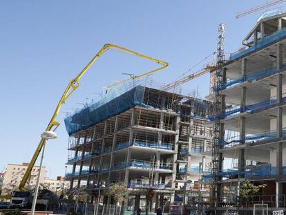 Bloque de viviendas en construcci&oacute;n en Madrid.