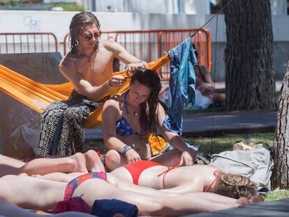 'Fibers' junto al torreón de Benicàssim.