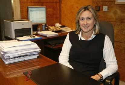 Alicia Vivanco, la nueva directora general de la BBK posa en su despacho