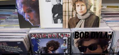Vista de varios álbumes de Bob Dylan.