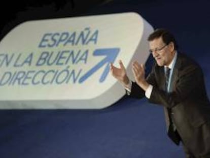 El presidente del Gobierno, Mariano Rajoy, saluda a los asistentes a la Convención Nacional del PP, que ha comenzado esta tarde en Valladolid.