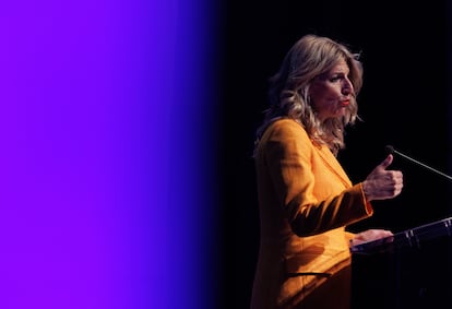 La vicepresidenta segunda  y líder de Sumar, Yolanda Díaz, interviene este lunes en el foro ‘Fondos Europeos III: España, por el liderazgo global en economía verde y digital’, en Madrid.