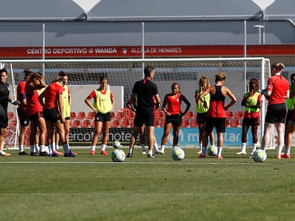 La plantilla del Atlético femenino, en un entrenamiento antes de la suspensión.