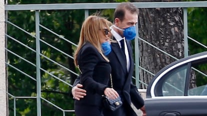 Ana Obregón y Alessandro Lequio el 16 de mayo durante el entierro de su hijo Alex en el cementerio de La Paz, de Madrid. Javier Ramírez / Europa Press