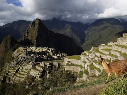 Vista de Machu Picchu, una de las joyas turísticas de Perú.
