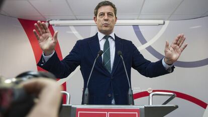Besteiro, tras presentar su dimisión como líder de los socialistas gallegos.
