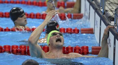 Ao fim da prova dos 50m livre S13 (para deficientes visuais), Carlos Farrenberg ficou com a medalha de prata.