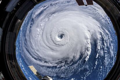 Una cámara de alta definición fuera de la Estación Espacial Internacional captó una vista de la NASA del huracán Florence. 