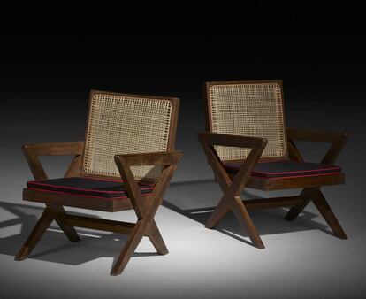En la misma subasta de Rago, esta pareja de sillas de Chandigarh se vendió por 11.875 dólares. |