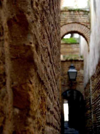 Callejón de los Siete Arquillos, visto desde la calle Cabezas, en Córdoba.