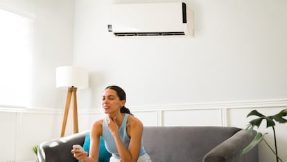 Artículo de EL PAÍS Escaparate que describe las ventajas de usar un deflector de aire acondicionado para la casa.