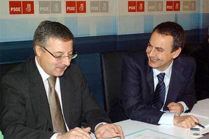 José Blanco y José Luis Rodríguez Zapatero, tras la reunión de la ejecutiva del PSOE.