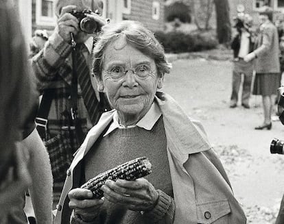 Barbara McClintock, genetista especializada en cromosomas. Obtuvo el Nobel de Medicina en 1983.