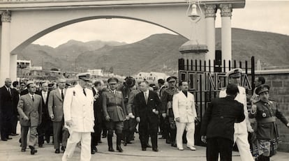 Visita de Francisco Franco a la refinería de Santa Cruz de Tenerife en 1950.