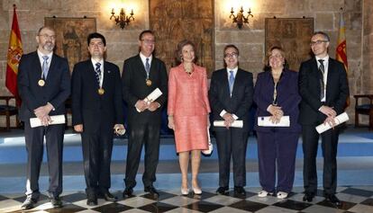La reina Sofia junto a José Vicente Tomás, Javier García, Pedro Jordano, Enrique Sentana, Lina Badimón y Ángel Rubio.