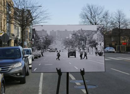 Imagen del 24 de junio de 1968 que muestra a policías patrullando en Washington.