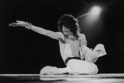 Los contoneos de Mick Jagger sobre los escenarios son ya legendarios. Aquí, Jagger en 1975 en la gira Rolling Stones Tour of the Americas.