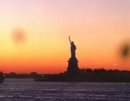 La mejor manera de ver la Estatua de la Libertad ahora mismo es en el ferry que comunica Manhattan con Staten Island.