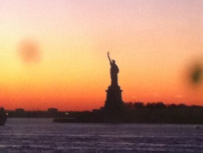La mejor manera de ver la Estatua de la Libertad ahora mismo es en el ferry que comunica Manhattan con Staten Island.