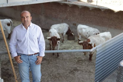 Eduardo Flores, en los corrales de la plaza de toros de San Sebastián de los Reyes.