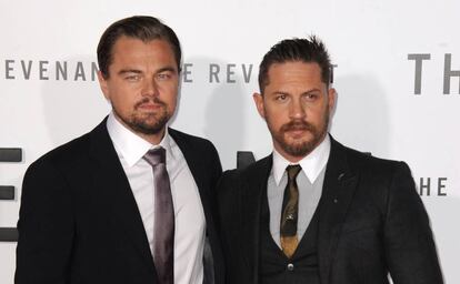 Leonardo DiCaprio y, a la derecha, Tom Hardy, en el estreno de 'El renacido' en diciembre de 2015 en Los Ángeles.