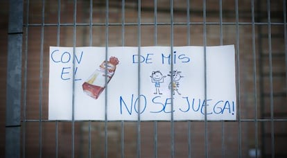 Cartel de protesta en la f&aacute;brica de Panrico.