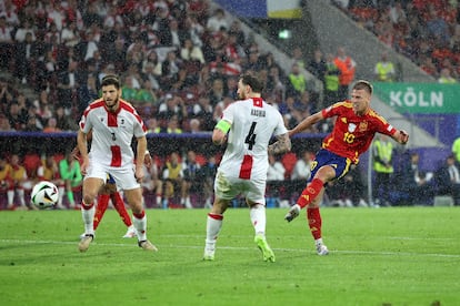 Con este disparo Dani Olmo pone en el marcador el 4-1 para España.