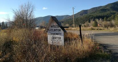 El cartel de bienvenida a Clinton (Montana).