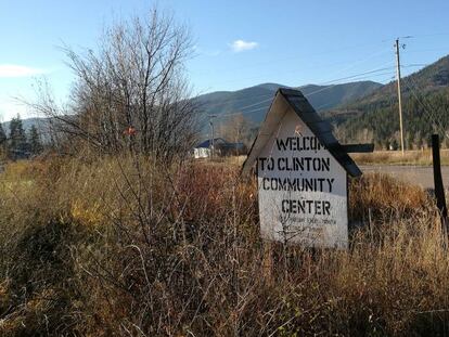 El cartel de bienvenida a Clinton (Montana).