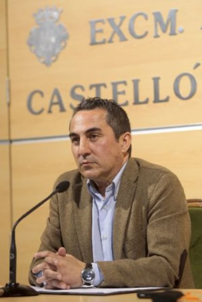 El concejal Juan Mar&iacute;a Calles, en la rueda de prensa en la que ha anunciado que deja el PSPV y pasa al grupo de no adscritos de Castell&oacute;n.