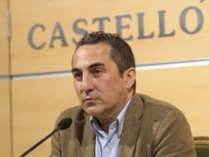 El concejal Juan Mar&iacute;a Calles, en la rueda de prensa en la que ha anunciado que deja el PSPV y pasa al grupo de no adscritos de Castell&oacute;n.