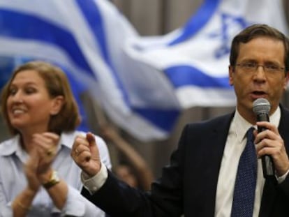 Isaac Herzog e Tzipi Livni na terça-feira durante um ato de campanha em Beersheba.