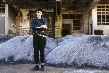 Imagen de un punk en Lugo en el año 1991, de la exposición 'Identidades'.