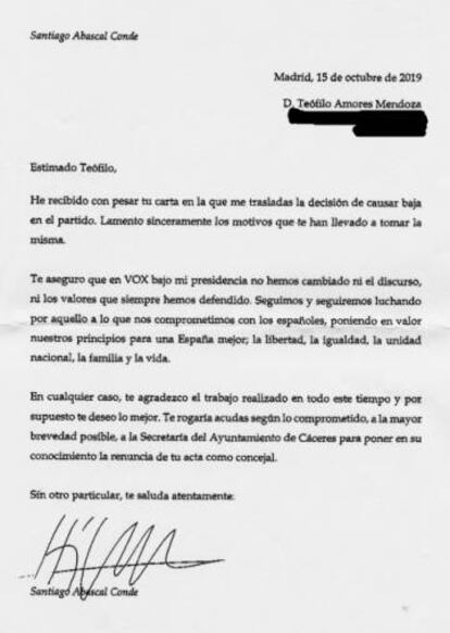 Carta en la que el líder de Vox, Santiago Abascal, pide a Teófilo Amores que entregue su acta de concejal en el Ayuntamiento de Cáceres.