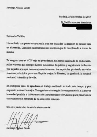 Carta en la que el líder de Vox, Santiago Abascal, pide a Teófilo Amores que entregue su acta de concejal en el Ayuntamiento de Cáceres.