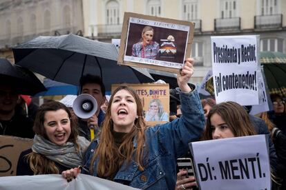 Concentración en la Puerta del Sol de Madrid, hoy, para pedir la dimisión de Cifuentes. 