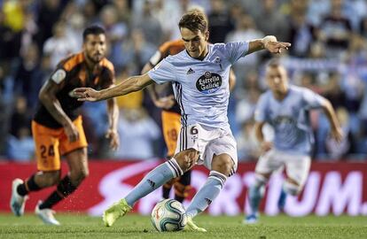 Denis Suárez lanza un penalti contra el Valencia.