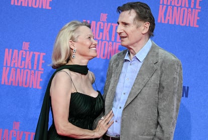Pamela Anderson y Liam Neeson
