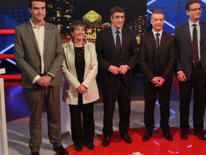 Los candidatos a la &#039;Lehendakaritza&#039;, antes de comenzar el debate. 