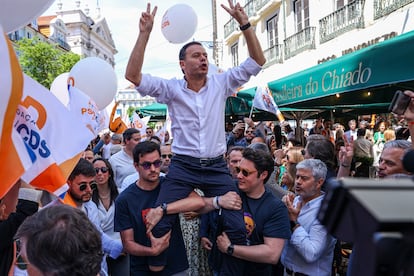Luís Montenegro, candidato de AD, en el último acto de campaña en Lisboa este viernes.