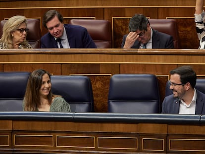 La secretaria general de Podemos, Ione Belarra, y el coordinador federal de IU, Alberto Garzón, en el Congreso de los Diputados, el pasado junio.