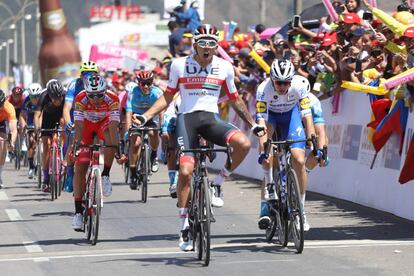 Juan Sebastian Molano, de Emirates, al ganar la segunda etapa del Tour Colombia.