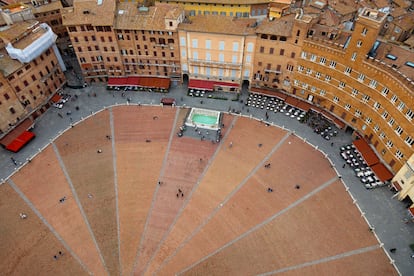 Vista aérea de la Piazza del Campo del Siena (Italia).