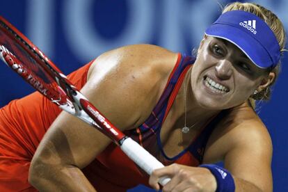 La alemana Angelique Kerber, durante su enfrentamiento en el torneo de Tokio contra Agniezska Radwanska.