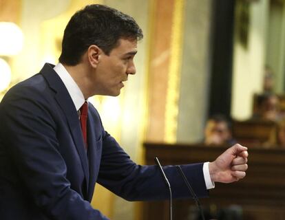 El lider del PSOE, Pedro Sánchez, en su turno de réplica al líder de Podemos, Pablo Iglesias.