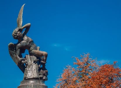 El monumento al Ángel Caído del parque del Retiro en Madrid.